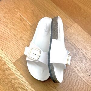 Cream Sandals EC 7.5